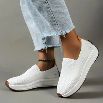 Летни дамски обувки 2023 година в корейски стил, бяла дишаща мрежа обувки за отдих на открито, по-големи размери, дамски обувки, без закопчалка, дамски обувки, без закопчалка