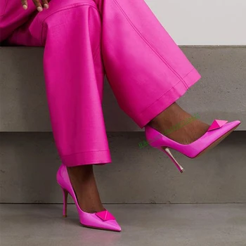 Обикновен дамски обувки на висок ток с остър пръсти, нови, без закопчалка, модерен, с кристали, розово-червени, чубрица обувки на високи токове